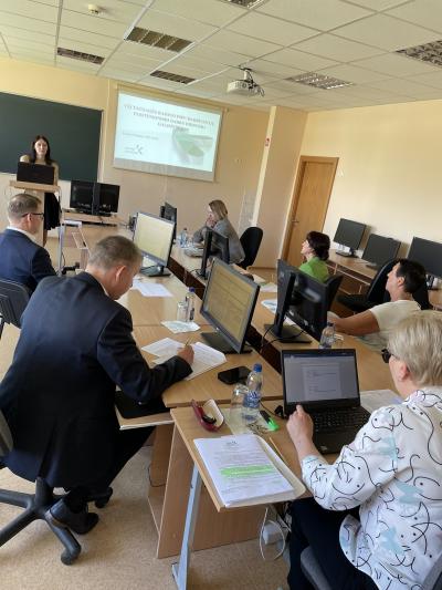  Kauno kolegijos Tauragės skyriuje apginti 14 įstaigų ir įmonių administravimo studij